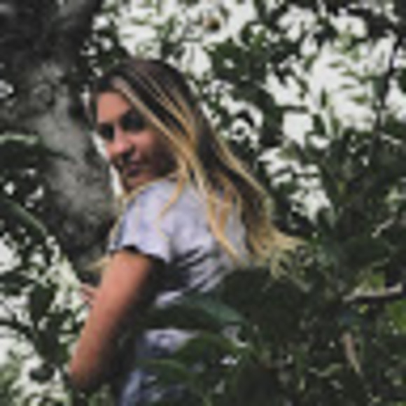 Meet your Posher, Emma - Picture 1 of 1